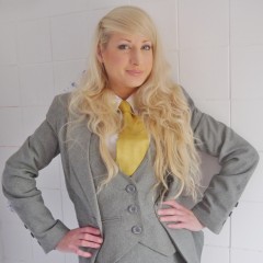 www.messy-jessie.com: Messy grey suit and thigh boots