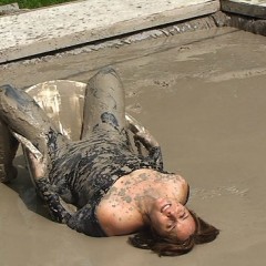 FOXY: Spandex in mud