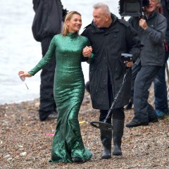 DungeonMasterOne: Fully-clothed Kate Moss takes a dip in the river Thames