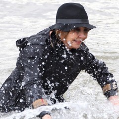DungeonMasterOne: Fully-clothed Kate Moss takes a dip in the river Thames