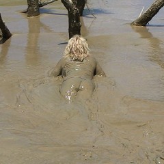 FOXY: Leather in deep mud
