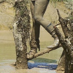 FOXY: Leather in deep mud