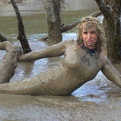 FOXY: Yulia in deep mud