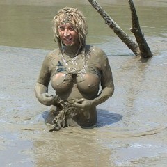 FOXY: Yulia in deep mud