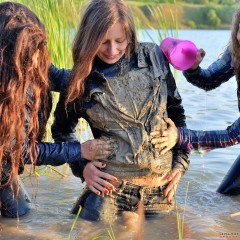 ufa217: Big wetlook adventure of 3 girlfriends in jeans.  (The end)