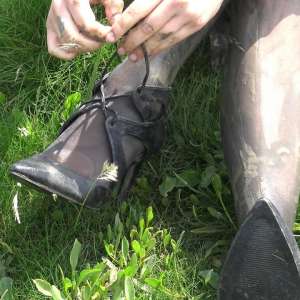 LisaMoomin: Nadia Wears All Black Office Wear In The Mud!