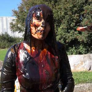 LisaMoomin: New Girl Nim Gets Covered In Sweet Food!