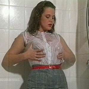 katew: Stephanie takes a shower