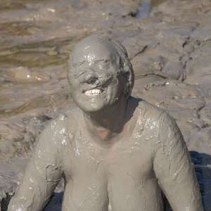 FOXY: voluptuous in mud