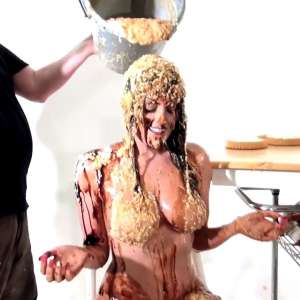 GirlsGetGunged: Welsh wonder Emma plays a round of Guess the Mess