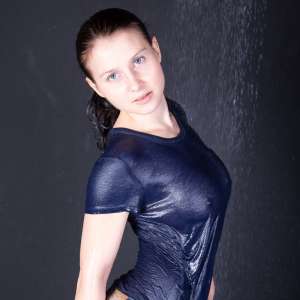 WetLookStu: Leah in the shower