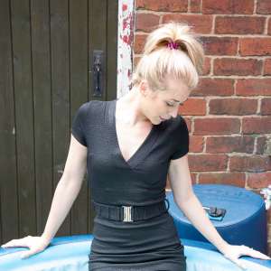 WetLookStu: Candie and Charlotte in the hot tub