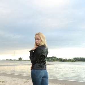 eileenvogel: Eileen in satin blouse