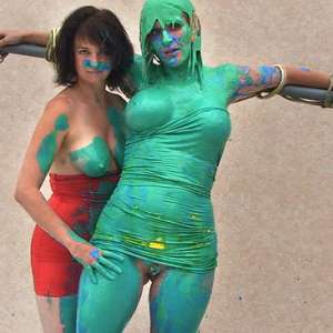 FOXY: Duo lesbian with paint
