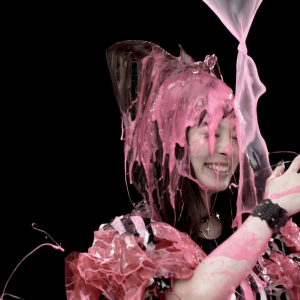 Holysmoke: Japanese Pop singer slimed