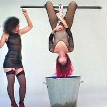 FOXY: videos with Mina suspended and Marion