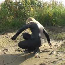 DungeonMasterOne: Download: Blonde Felicity takes to the mudbanks in a Spandex catsuit!