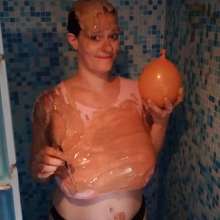 MessyCleo: Cleo pops some custard filed balloons