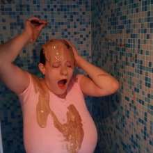 MessyCleo: Cleo pops some custard filed balloons