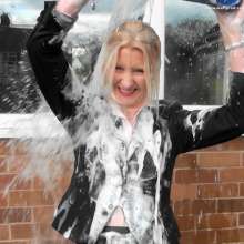 WSMProductions: Mrs Custard Couple washes the windows and herself!  wsm