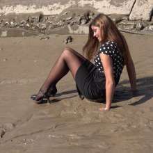 LisaMoomin: Frankie's First Mud Dip In An Office Dress