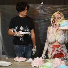 MessyCleo: Foam Pie Contest