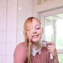 eileenvogel: Eileen trying her new shoes in the bath