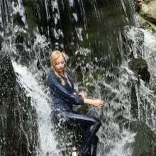 eileenvogel: Eileen at the waterfall full jeans outfit