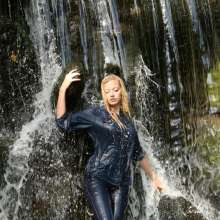 eileenvogel: Eileen at the waterfall full jeans outfit