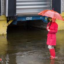 bootedbabes: Red Hunters in Puddles