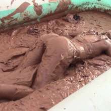 Messygirl: The Muddy Realtor
