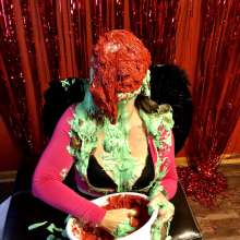mrsbee: Bee's Holiday Shoot!  Angel wings, red and green slime, oh my!