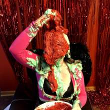 mrsbee: Bee's Holiday Shoot!  Angel wings, red and green slime, oh my!