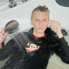 Wet Live Team: Artyom Is Soaking up His Sweat-shirt!