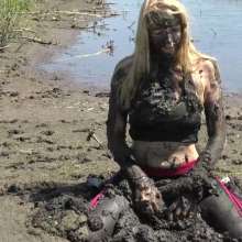 Wamtastic Jessica: Eileen Sporting the Mud Look