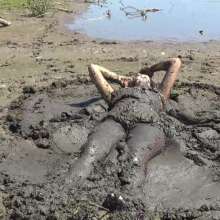 Wamtastic Jessica: Eileen Sporting the Mud Look