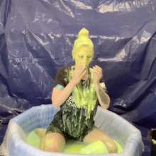 TheGungeZone: Lola's Messy Football Gunging