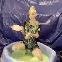 TheGungeZone: Lola's Messy Football Gunging
