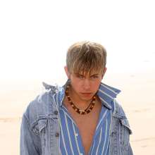 wamgame1: Lou in Levis in the Sea