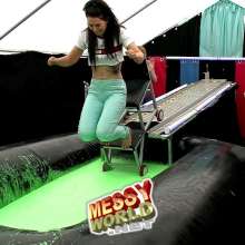 LiquidX: Messyworld: Issy vs Jo-The Plunga!