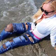 Wet_look_elena: Ripped Jeans and Stockings in the Sea