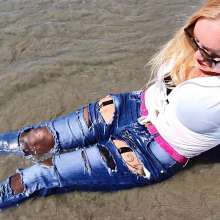 Wet_look_elena: Ripped Jeans and Stockings in the Sea