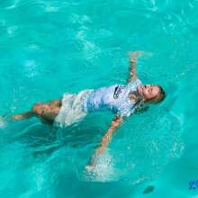 wet.look.me: Blond in tights and skirt in pool and Lingerie Bath Girls|Wetlook.biz