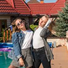 wet.look.me: Group girls in pool and Sport Leggings Girl| Wetlook.biz