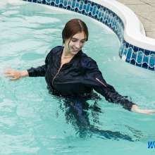 wet.look.me: Bath wetlook Girl in skirt and Sport Leggings Girl | Wetlook.biz