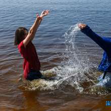 wet.look.me: Wetlook Ripping tights in bath and Group girls | Wetlook.biz