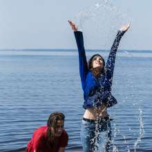 wet.look.me: Wetlook Ripping tights in bath and Group girls | Wetlook.biz