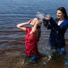 wet.look.me: Wetlook Ripping tights in bath and Group girls | Wetlook.biz