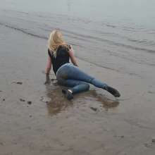 WetPlace: Beautiful Eileen Swimming In Jeans And Black T-Shirt