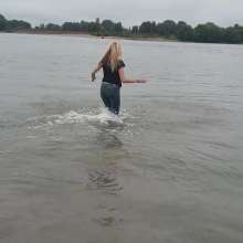 WetPlace: Beautiful Eileen Swimming In Jeans And Black T-Shirt